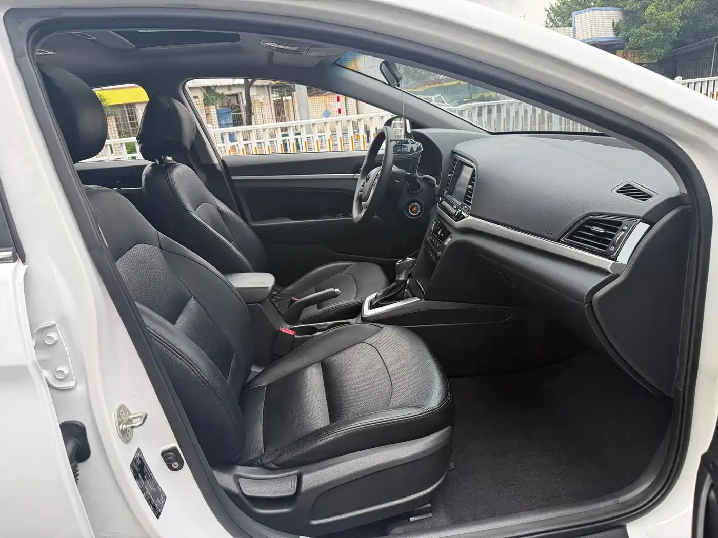 Hyundai Elantra 2016 Model 1.6L Automatic Smart Elite фото 4