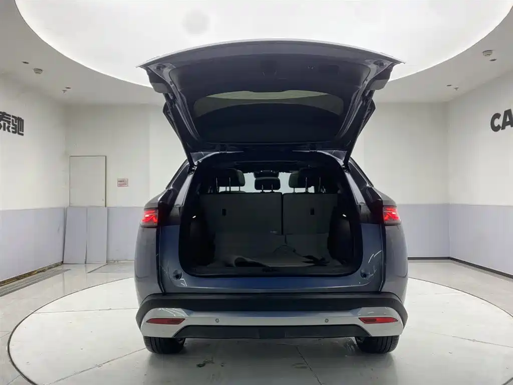 BYD Song L DM-i 2026 DM-i Smart Edition 130KM Superior фото 30