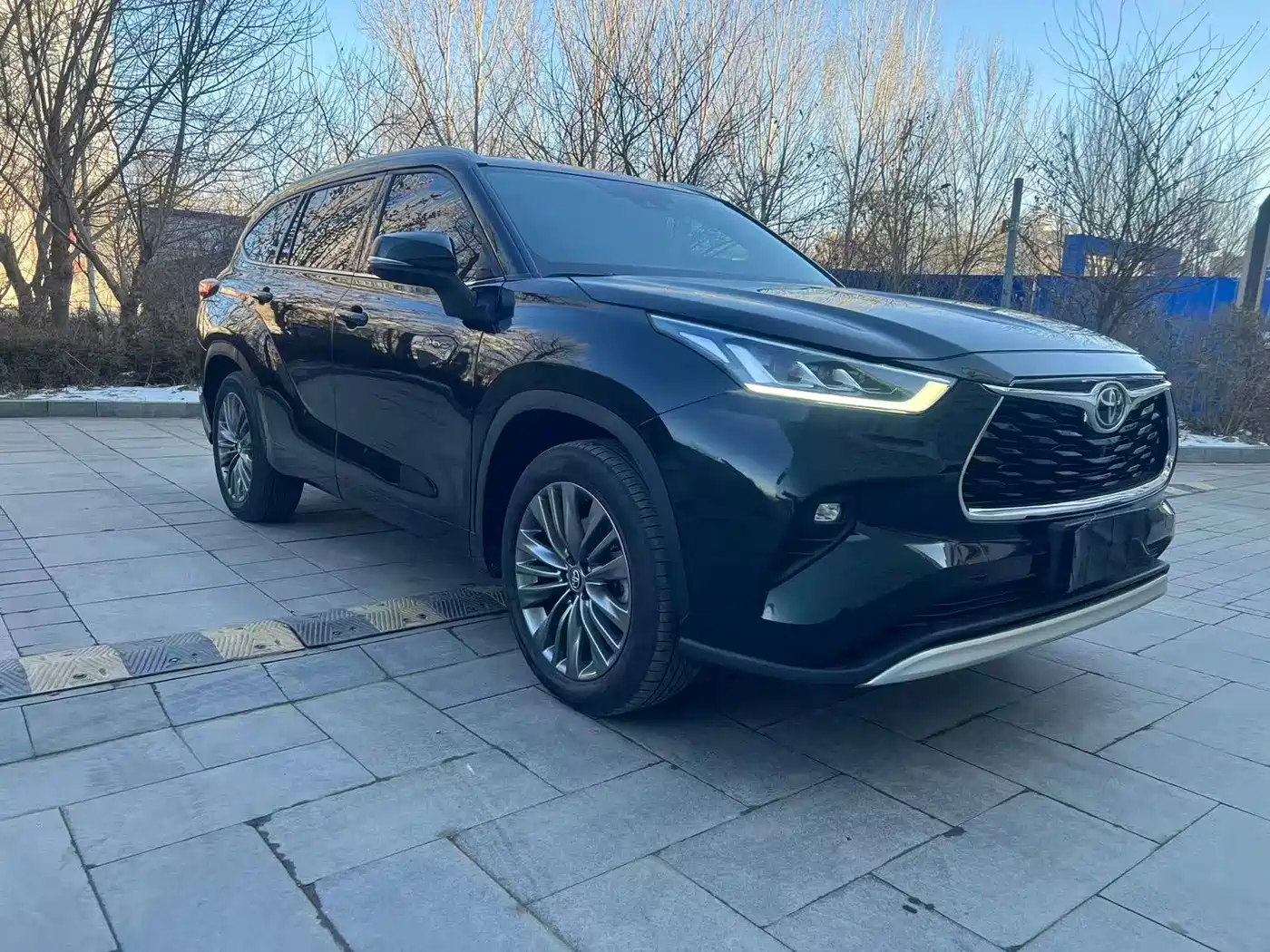 TOYOTA HIGHLANDER