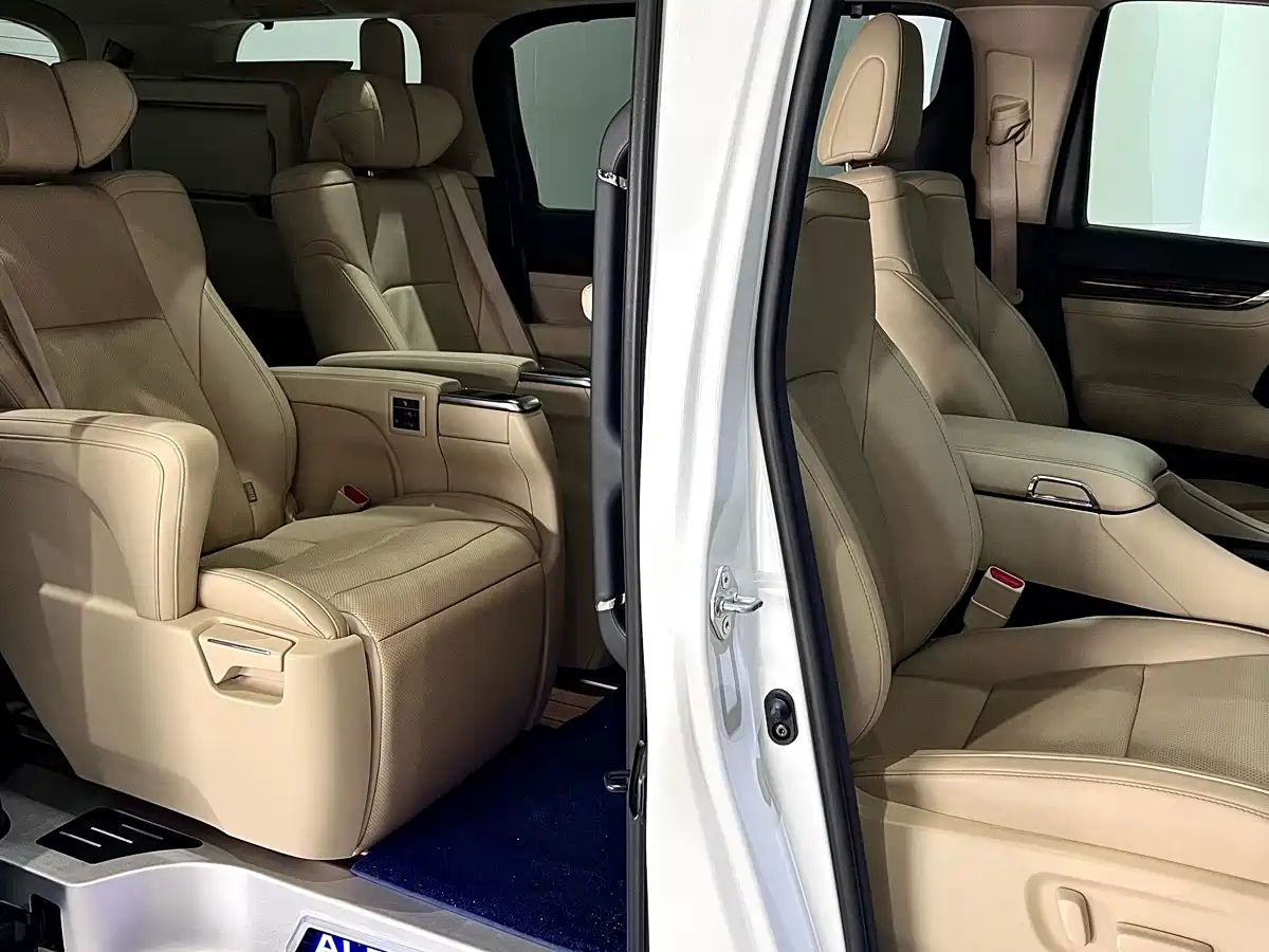 Toyota Alphard 2021 Hybrid 2.5L Luxury фото 47