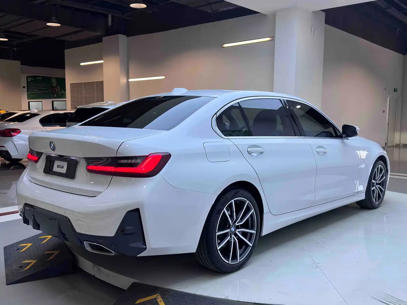 BMW 3 Series 2023 320Li M Sport Package фото 6