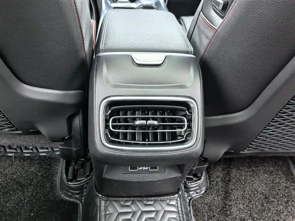 Lynk & Co 01 2019 2.0T 2WD Shine Pro Version China VI фото 16