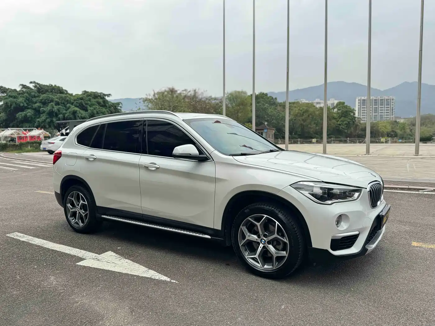 BMW X1 2018 sDrive18Li Premium Model фото 3
