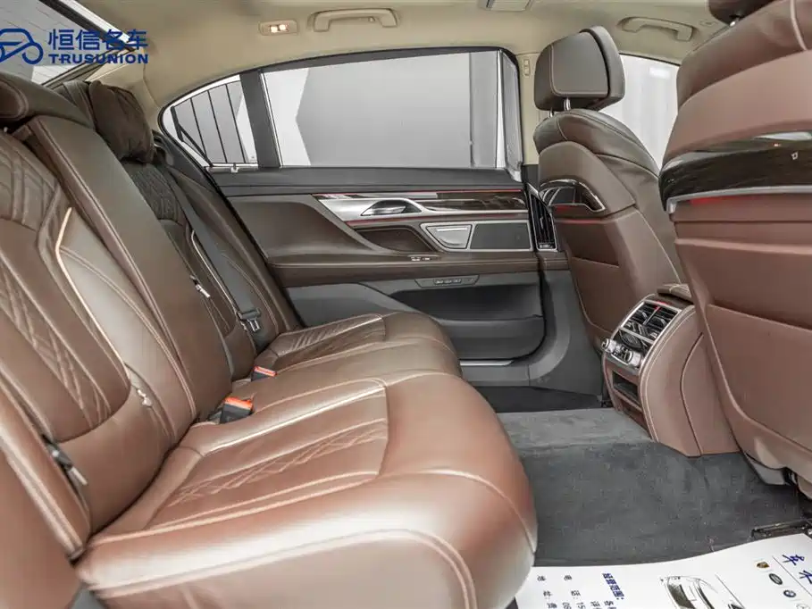BMW 7 Series 2019 730Li Luxury Package фото 16