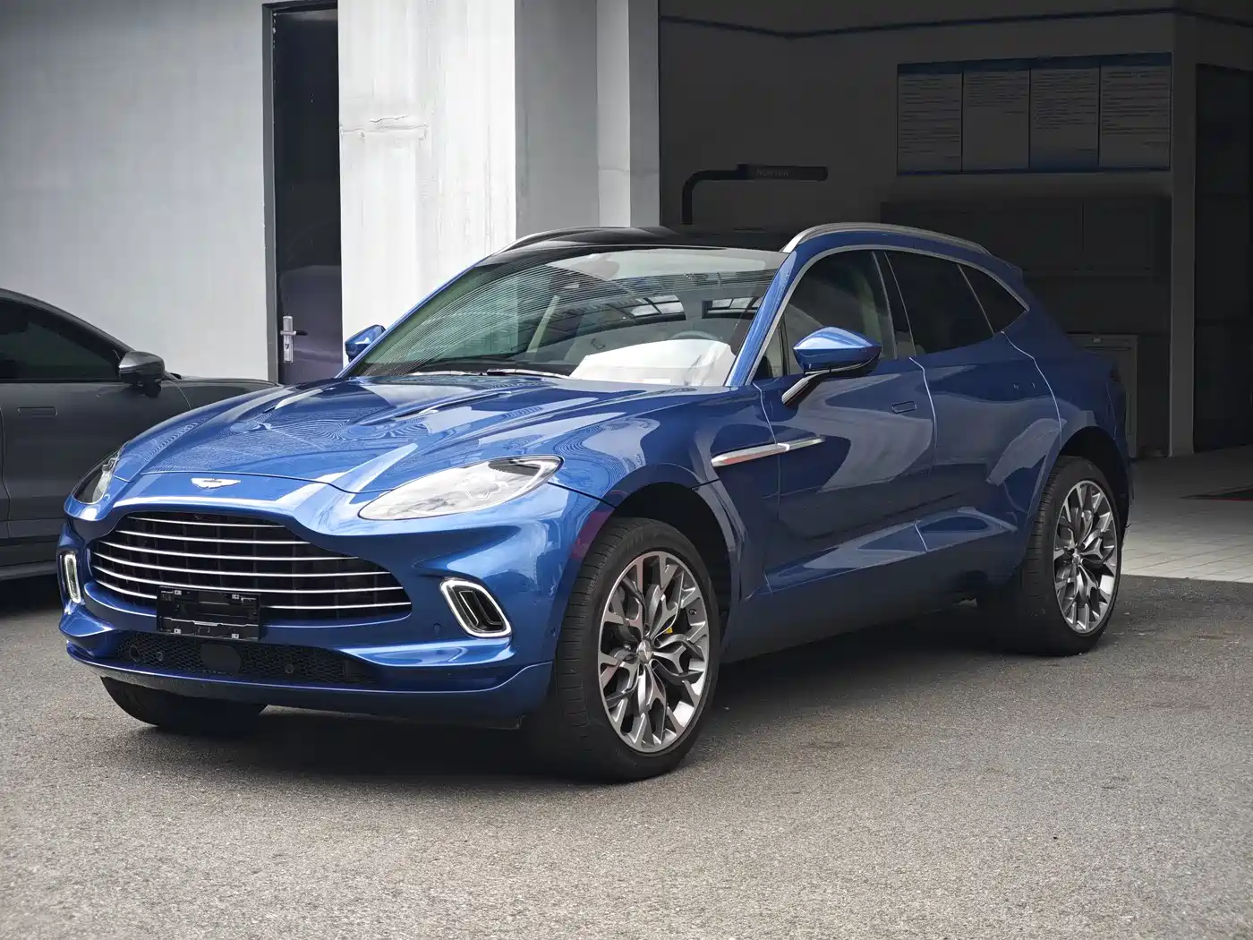 Aston Martin DBX 2025 2023 4.0T V8