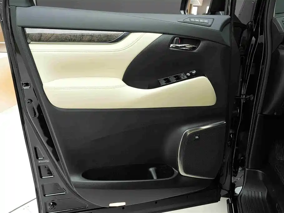 Toyota Alphard 2021 Hybrid 2.5L Premium фото 16