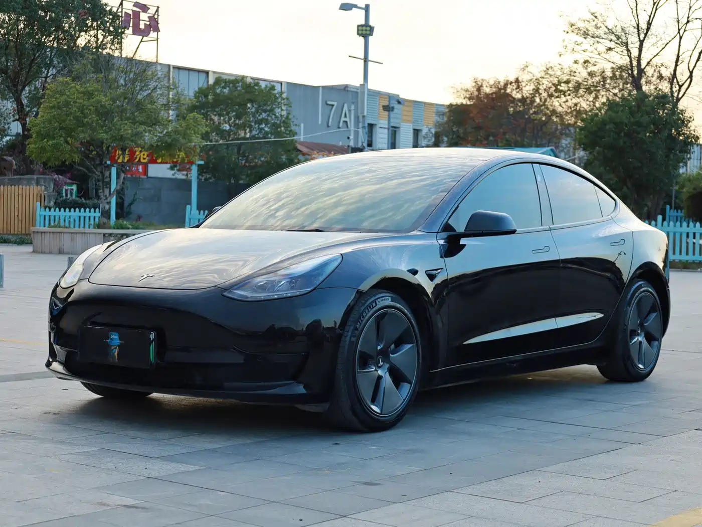 TESLA MODEL 3