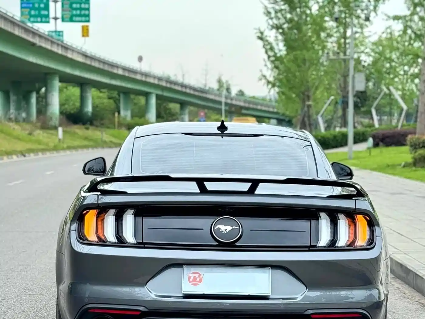 FORD MUSTANG
