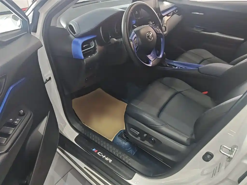 Toyota C-HR 2022 2.0L Leading Edition фото 16