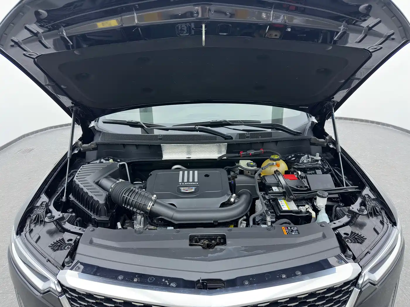 CADILLAC XT6
