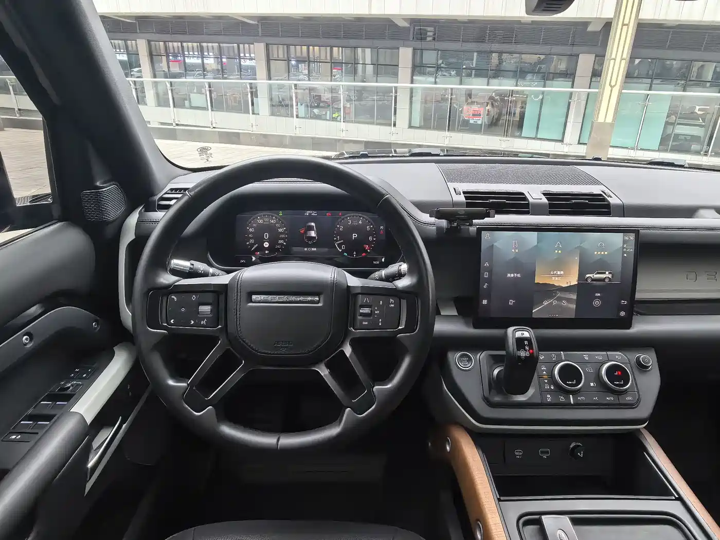 Land Rover Defender 2022 110 P400 X-DYNAMIC HSE фото 8