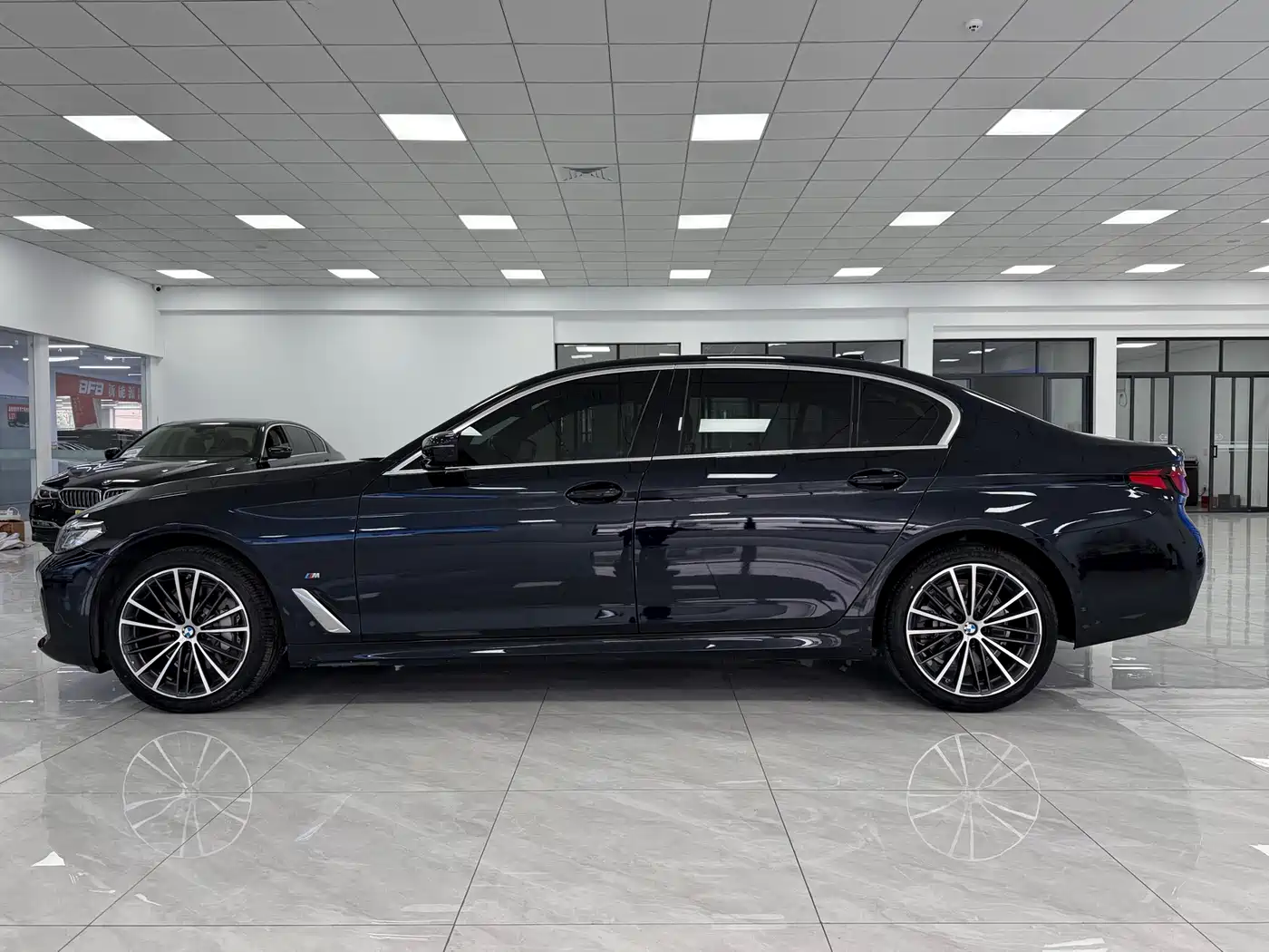 BMW 5 Series 2022 530Li Leading M Sport Package фото 6