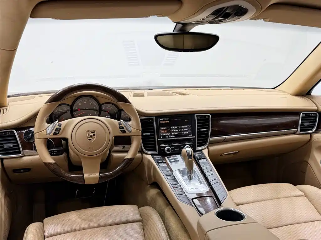 Porsche Panamera 2010 Panamera 4 3.6L фото 10