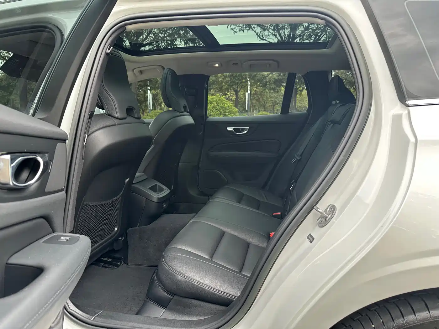 Volvo V60 2023 B5 Smart Luxury Enjoyment Edition фото 6