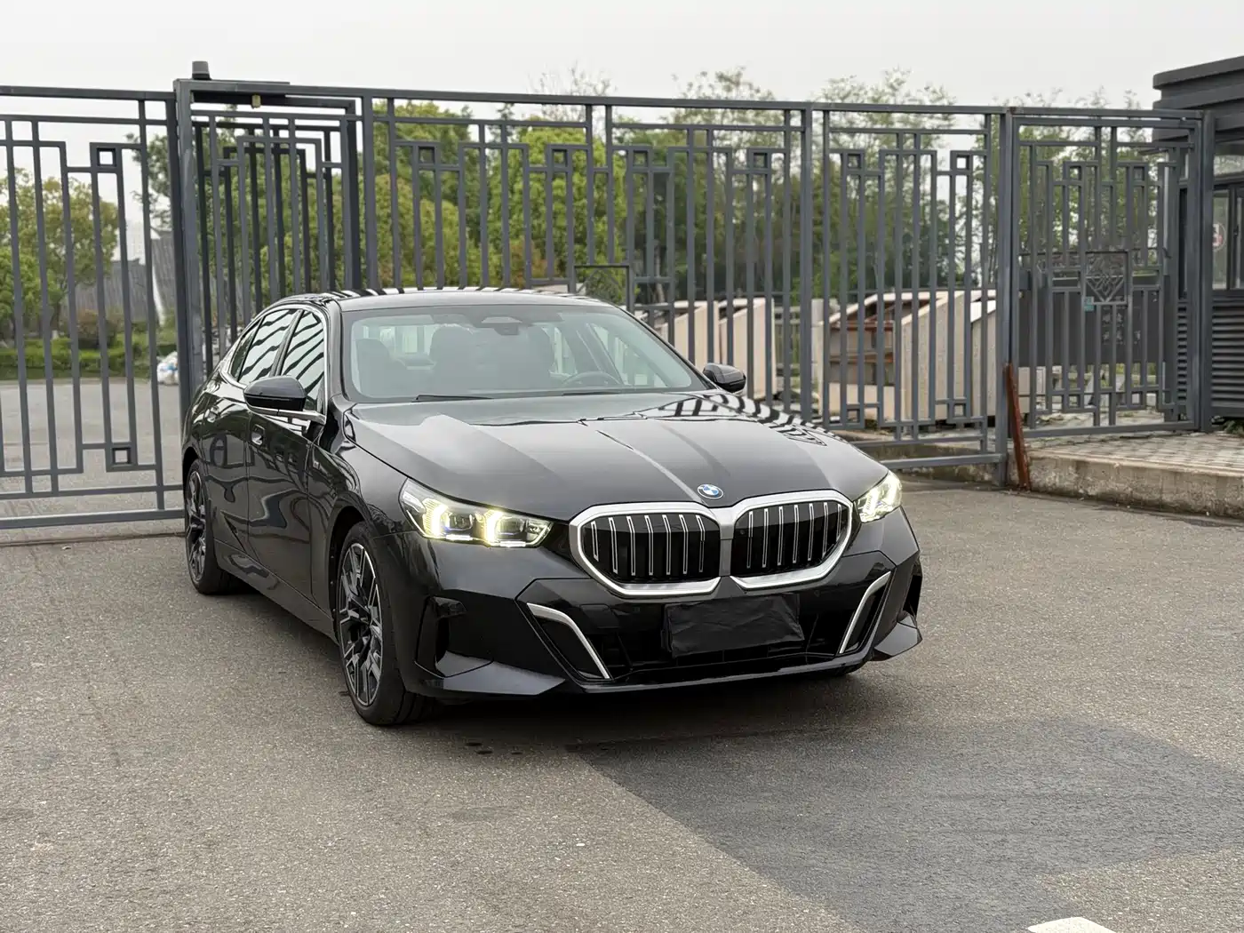 BMW 5 Series 2024 530Li Premium Luxury Package фото 11
