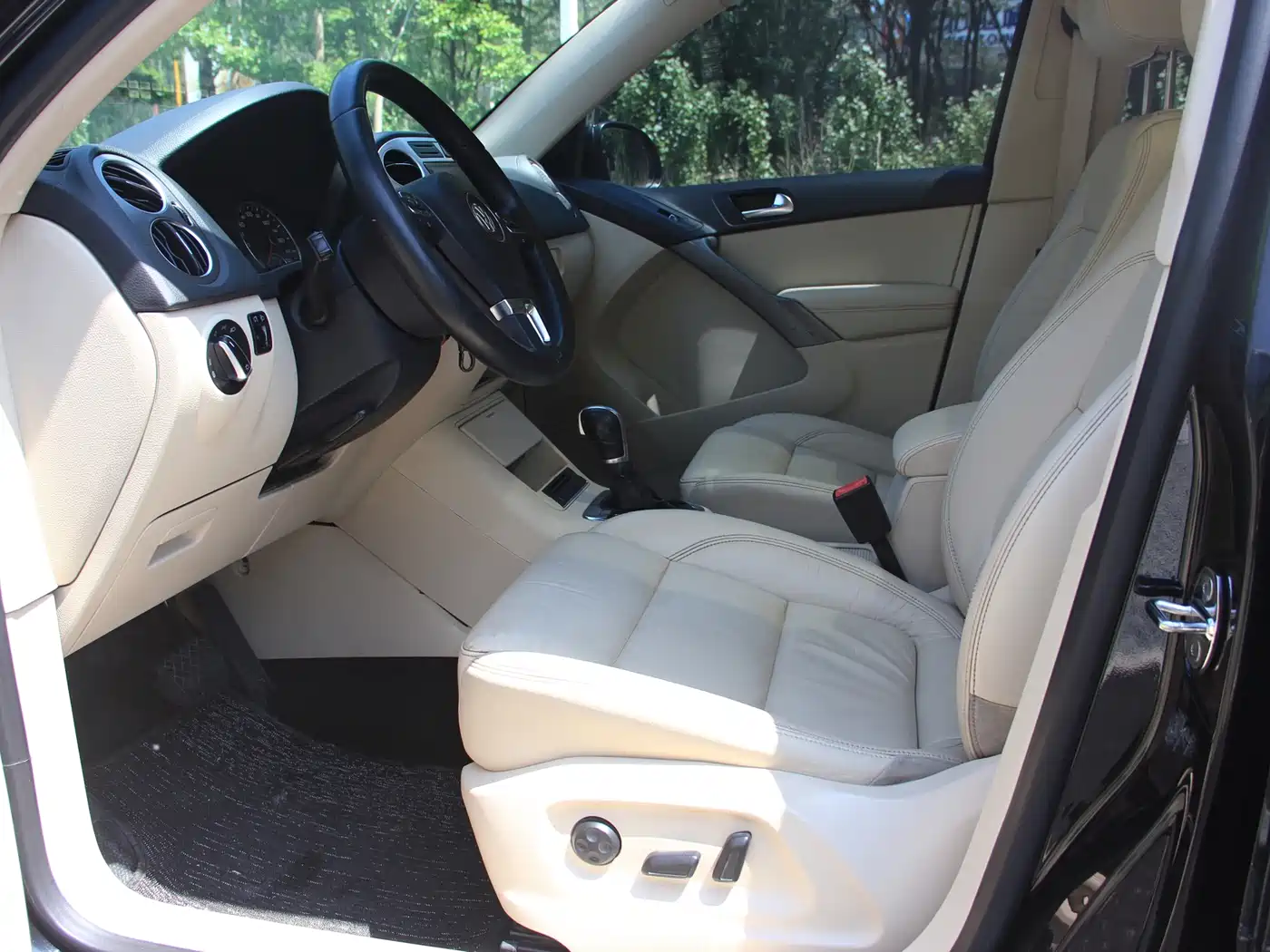 Volkswagen Tiguan 2012 1.8TSI Automatic 4WD Elite Edition фото 4