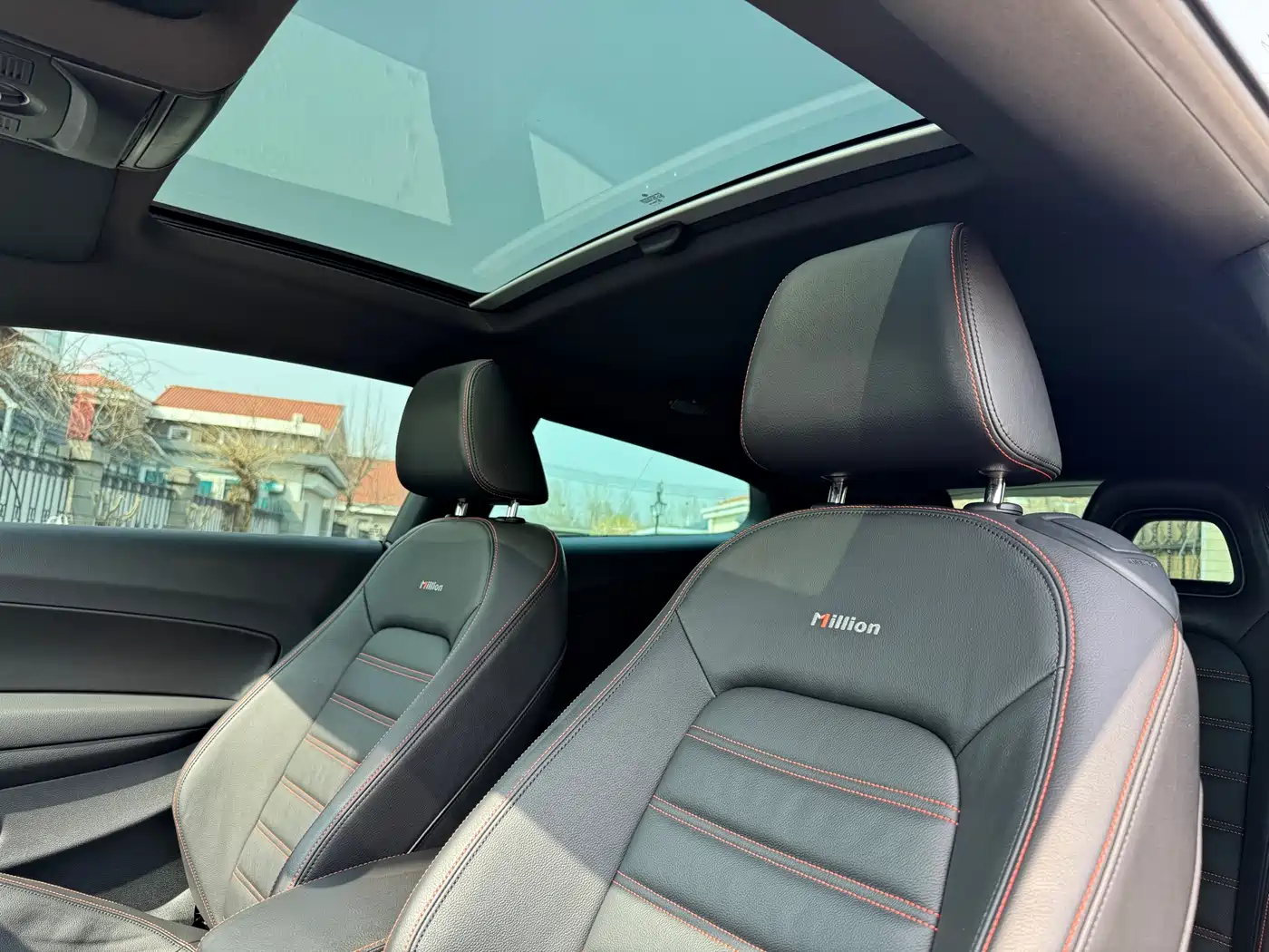 Volkswagen Scirocco 2013 2.0TSI Million Mile Edition фото 6