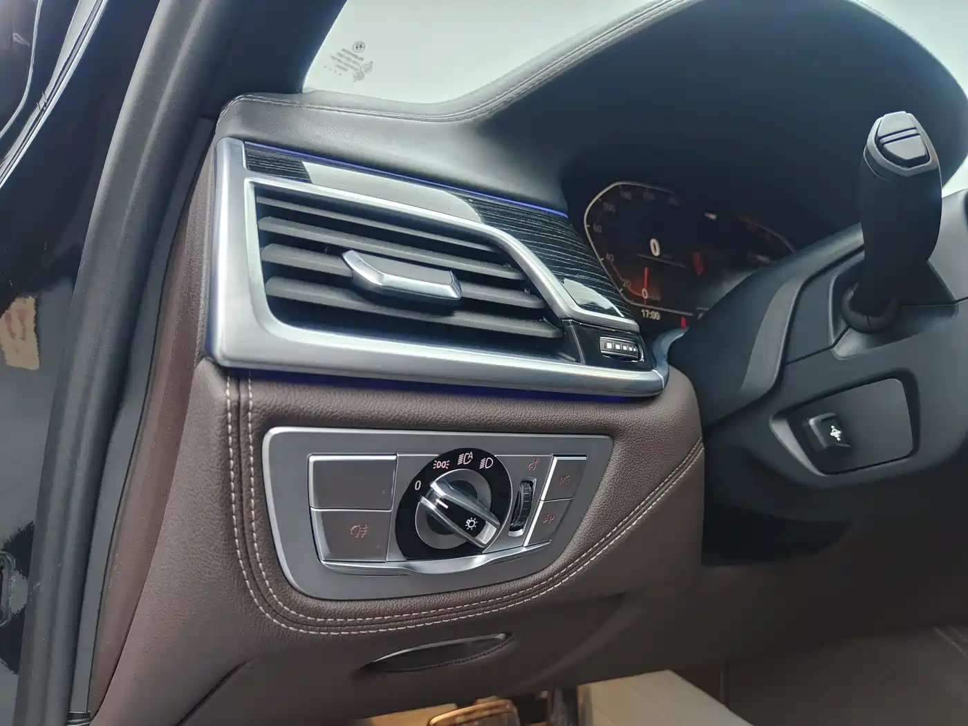 BMW 7 Series 2021 Model 730Li M Sport Package фото 17