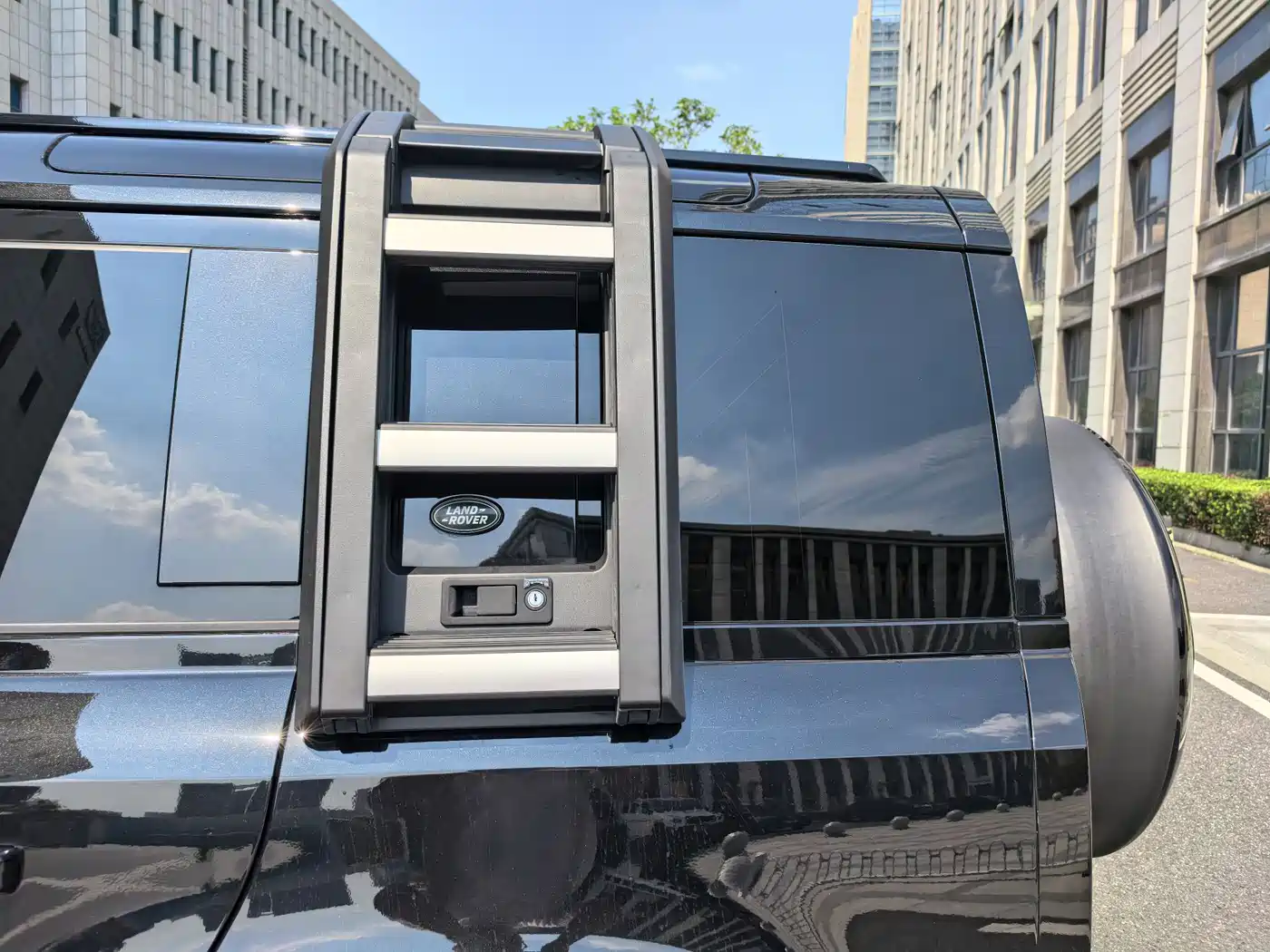 Land Rover Defender 2023 Facelift 110 3.0T P400 X-DYNAMIC HSE фото 8
