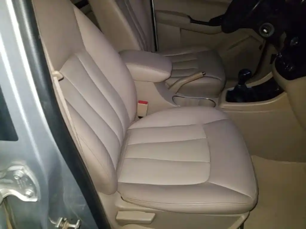 Baojun 730 2015 2014 1.5L Manual Luxury Navigation ESP Edition 7-Seater