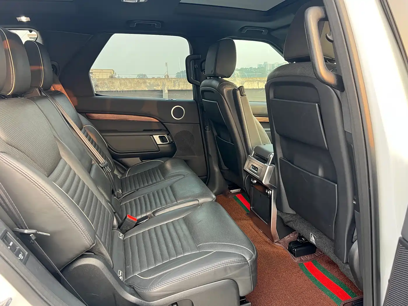 Land Rover Discovery 2017 3.0 SC V6 HSE фото 12
