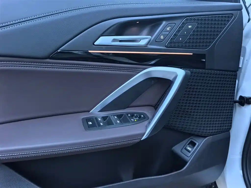 BMW iX1 2025 2025 eDrive25L X Design Package