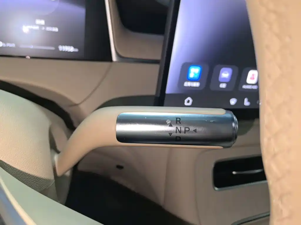 Photo 14 - Shangjie SUV