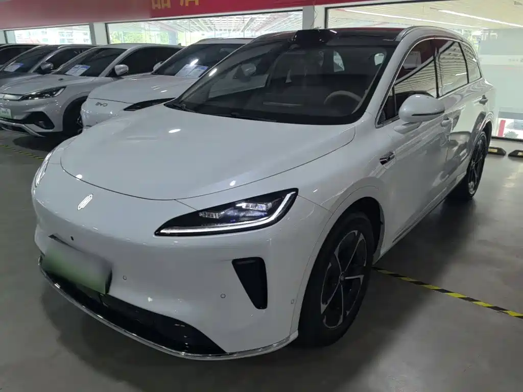 Photo 2 - Shangjie SUV