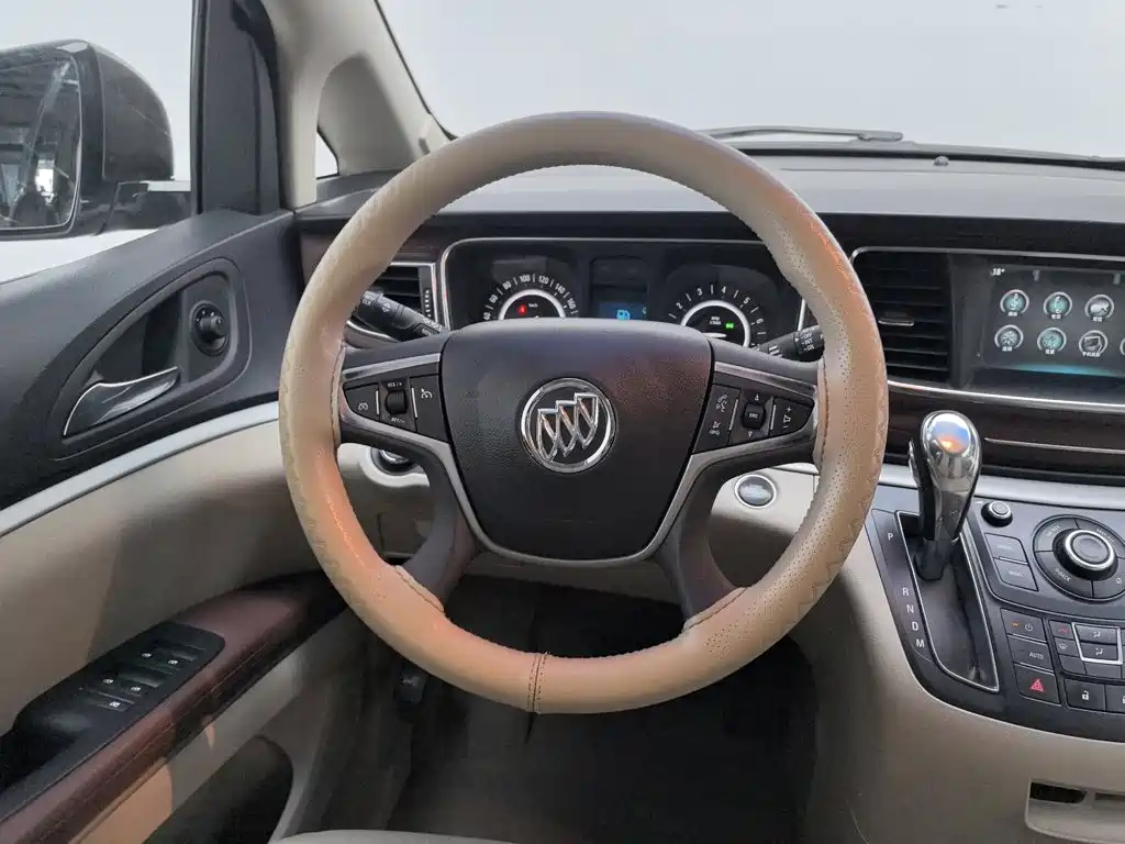 صورة 11 - Buick GL8
