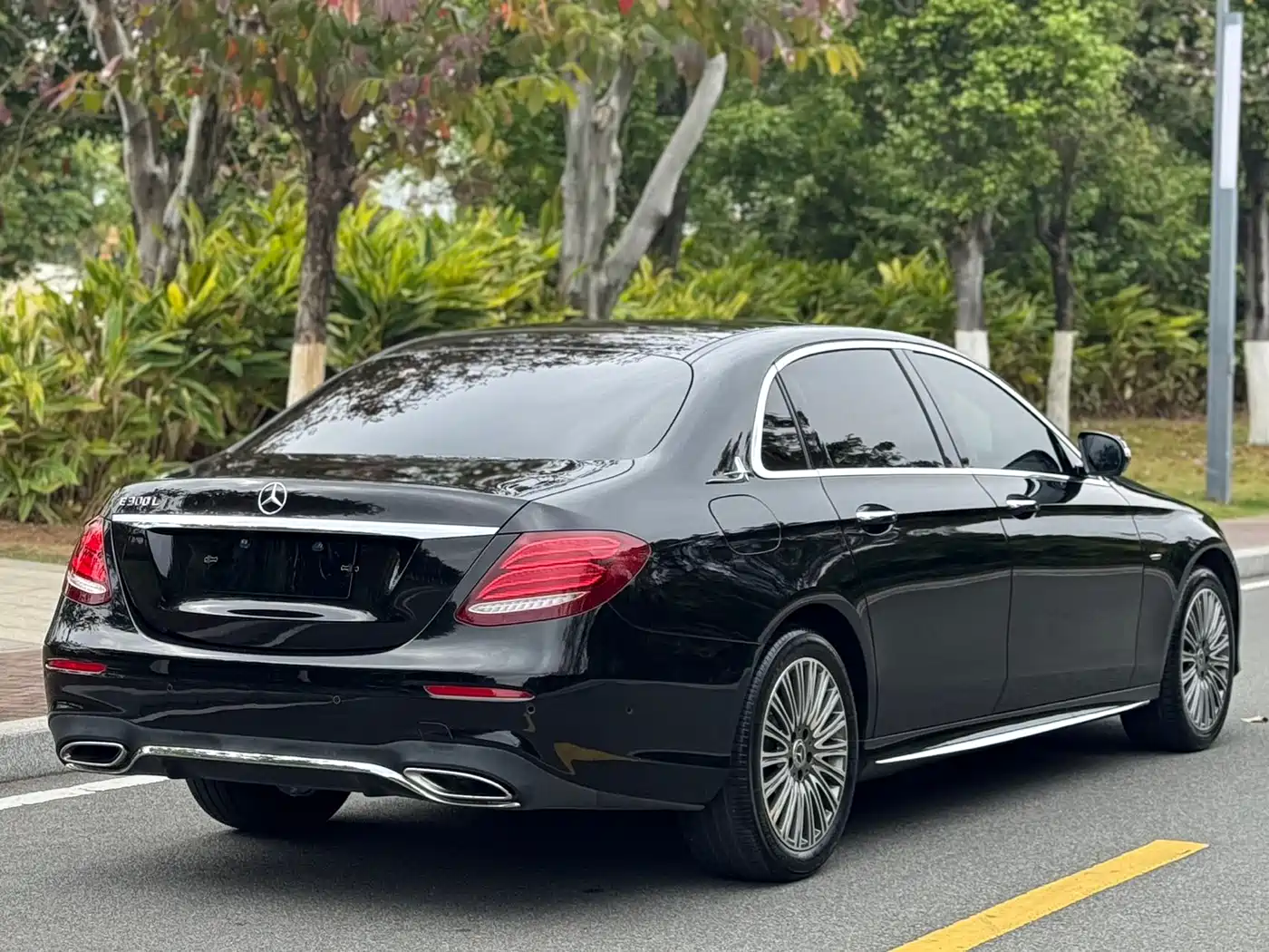 Mercedes-Benz E-Class 2020 Facelift E 300 L Sport Exclusive фото 17
