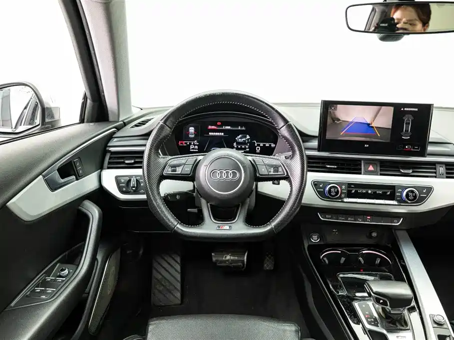 Фото 16 - Audi A4L