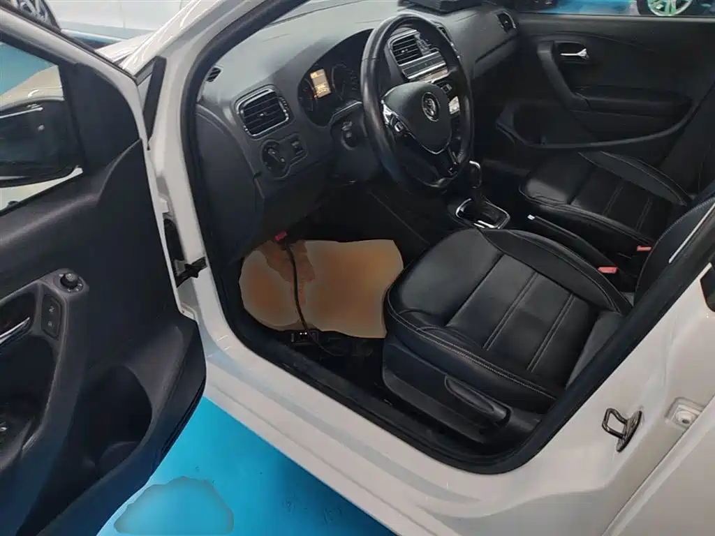Volkswagen Polo 2016 1.6L Automatic Comfort фото 16