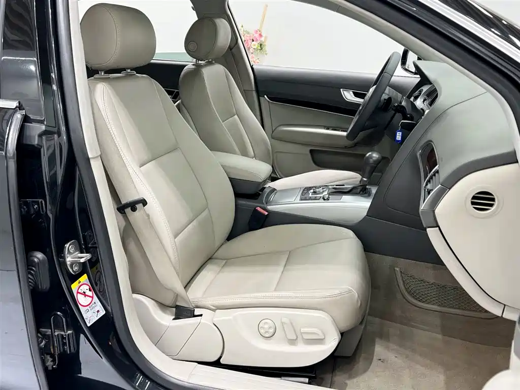 Audi A6L 2011 2.0 TFSI Automatic Comfort фото 10