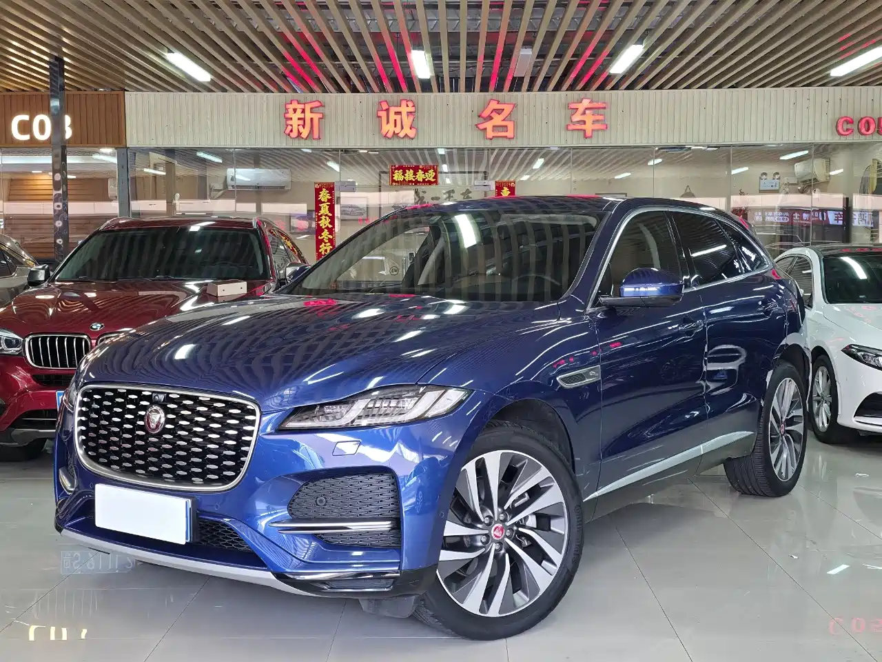 Фото 1 - Jaguar F-PACE