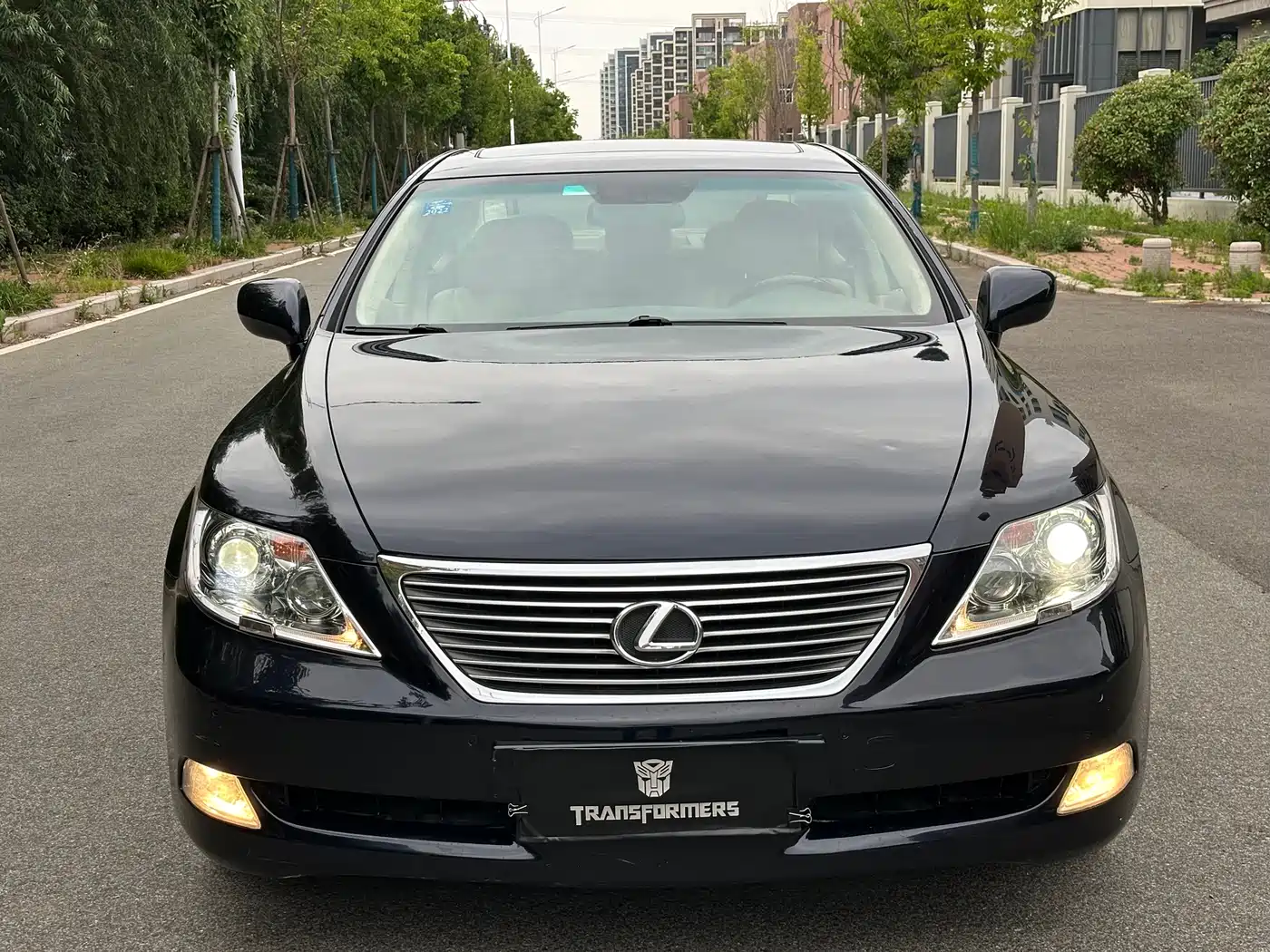 Фото 2 - Lexus LS
