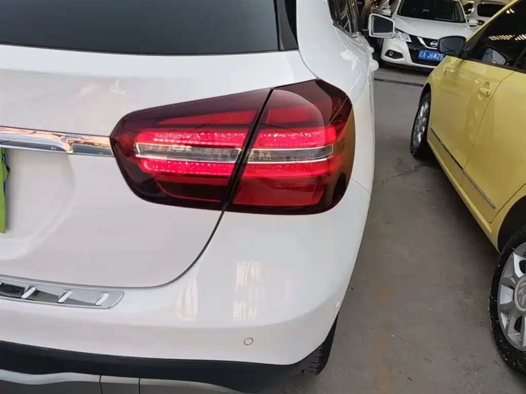 Mercedes-Benz GLA 2017 GLA 200 Dynamic фото 8