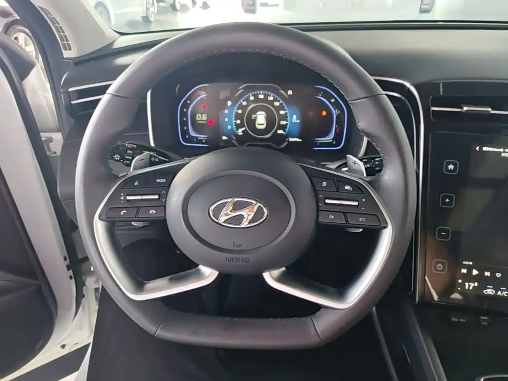 Фото 11 - Hyundai Tucson