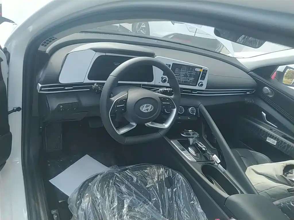 Hyundai Elantra 2023 1.5L CVT GLX Elite Edition фото 10