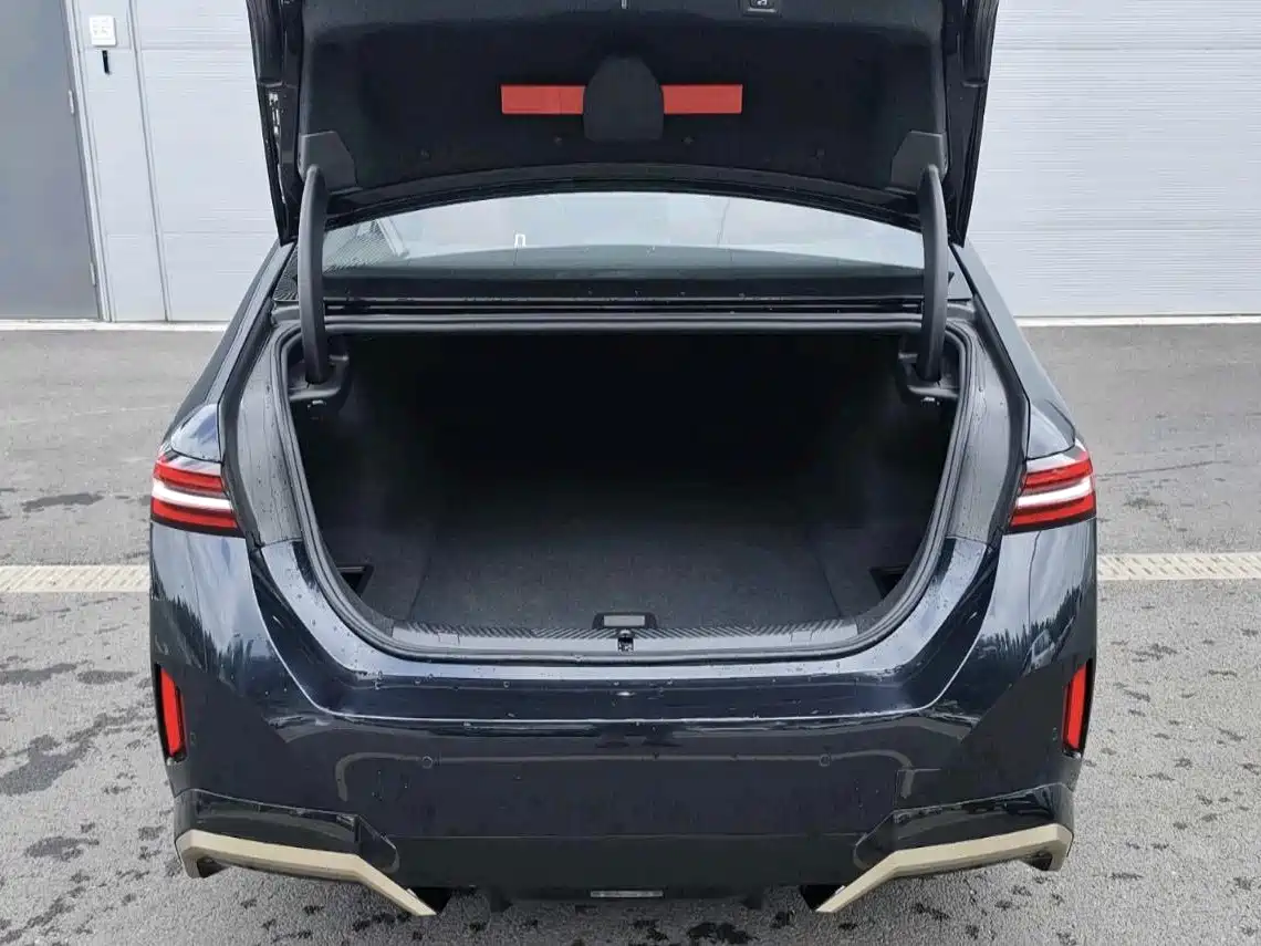 BMW i5 2026 2024 eDrive 35L M Sport Package