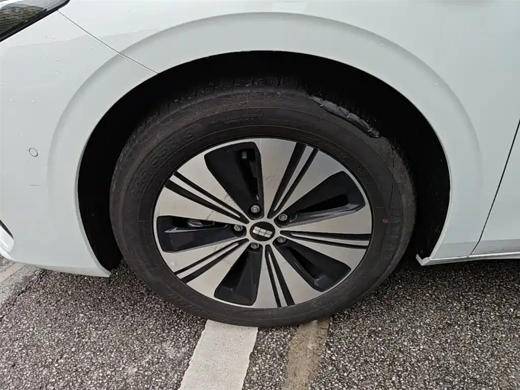 Geely Galaxy Galaxy A7 2025 EM-i 150km Long Voyage Edition фото 25