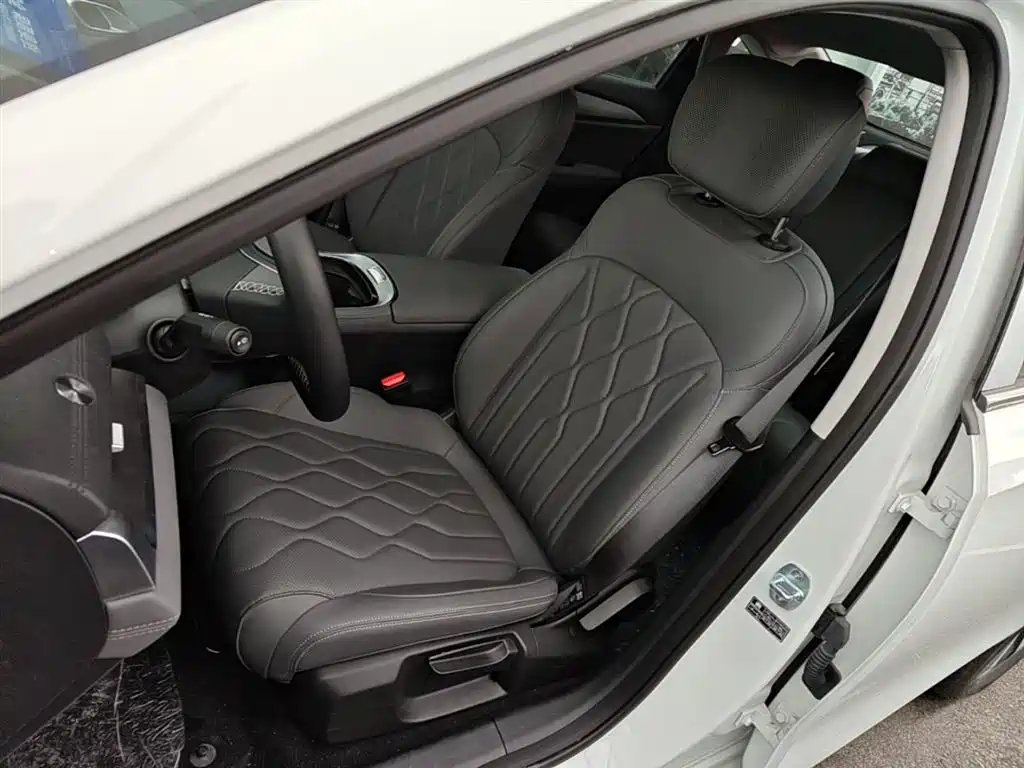 Geely Galaxy Galaxy A7 2025 EM-i 150km Long Voyage Edition фото 11