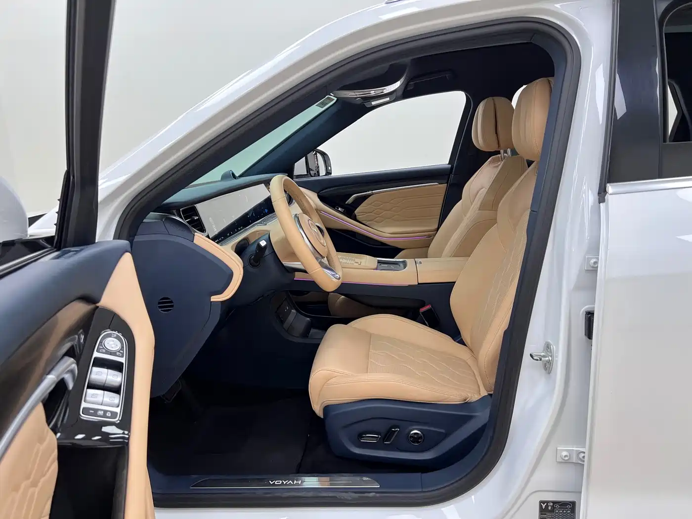 Voyah Auto VOYAH FREE 2023 4WD Extended Range Edition фото 15