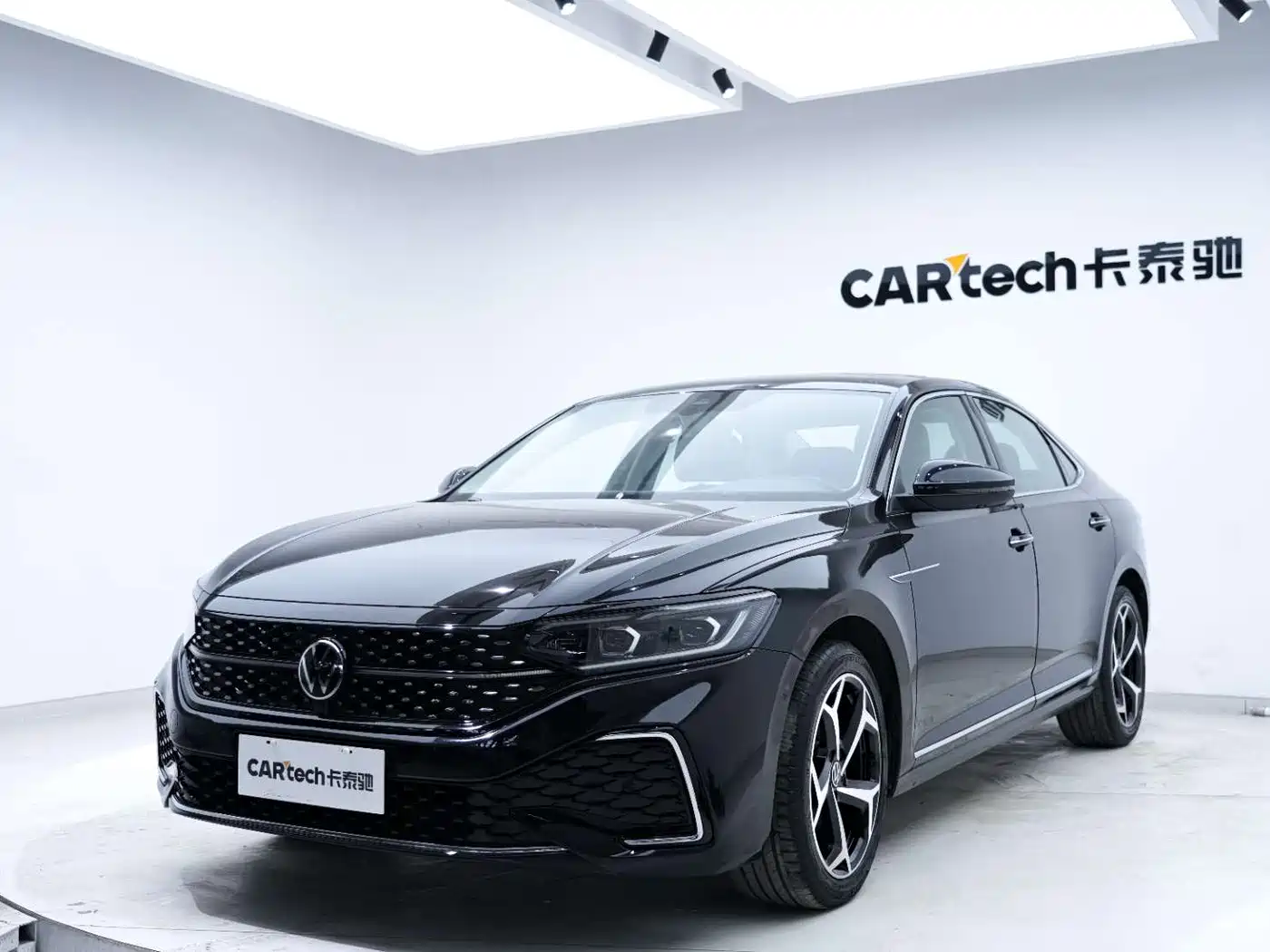 Volkswagen Passat 2023 Facelift 330TSI Starlight Luxury Edition фото 9