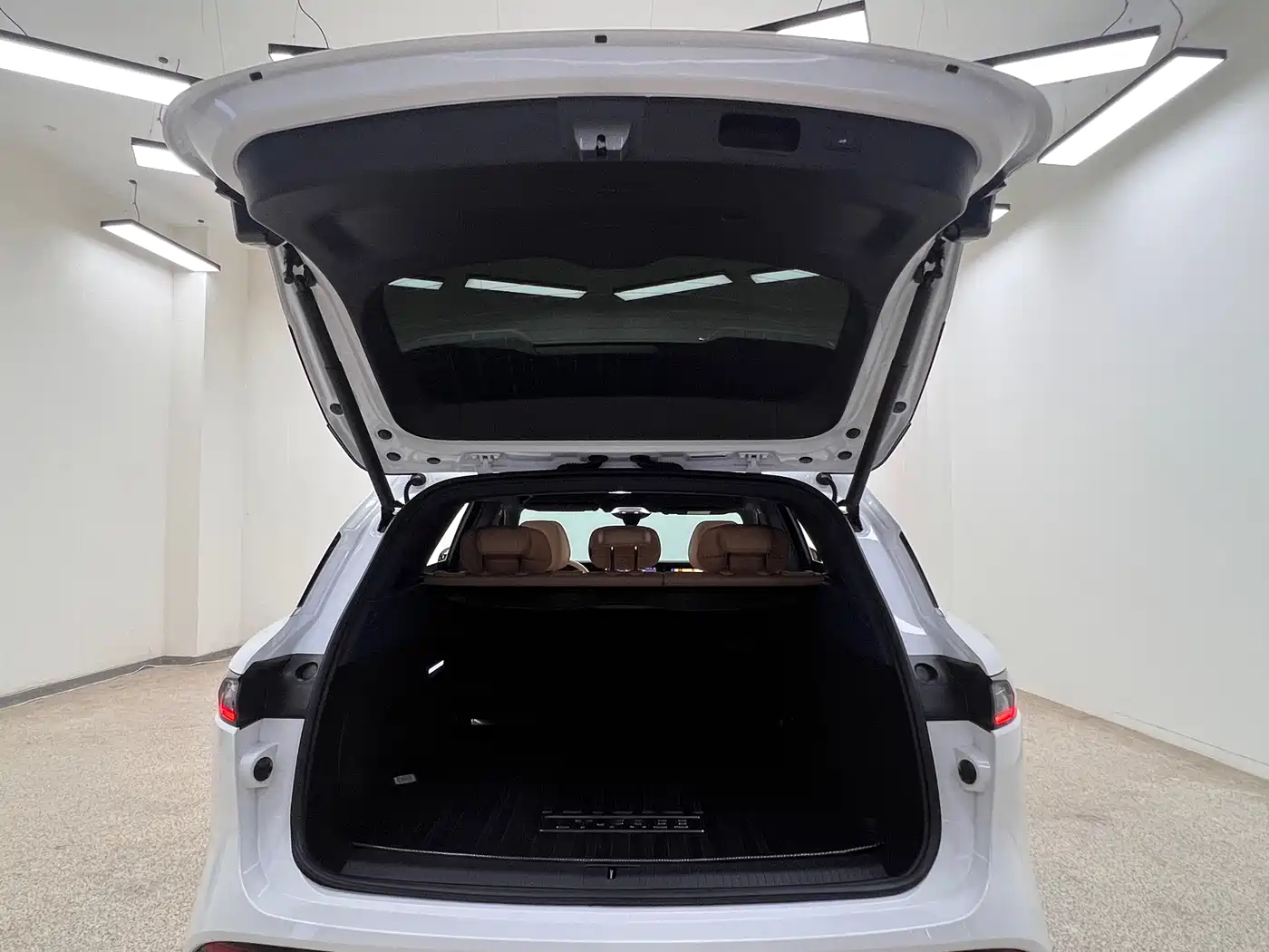 Voyah Auto VOYAH FREE 2023 4WD Extended Range Edition фото 30