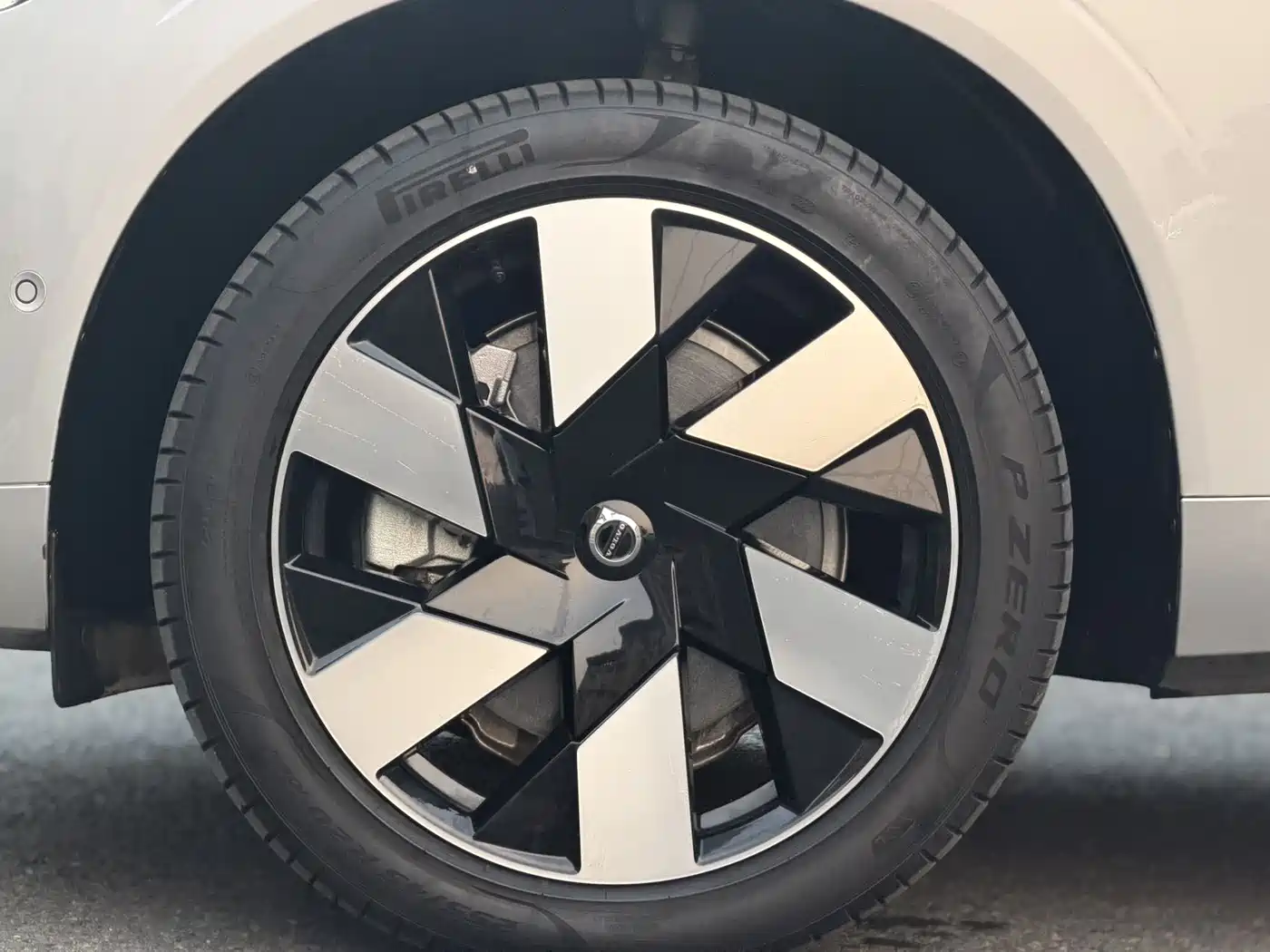 VOLVO XC60 PLUG IN HYBRID