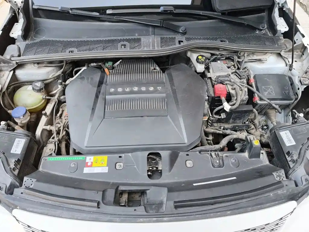 Peugeot e2008 2021 2020 Sharp Style