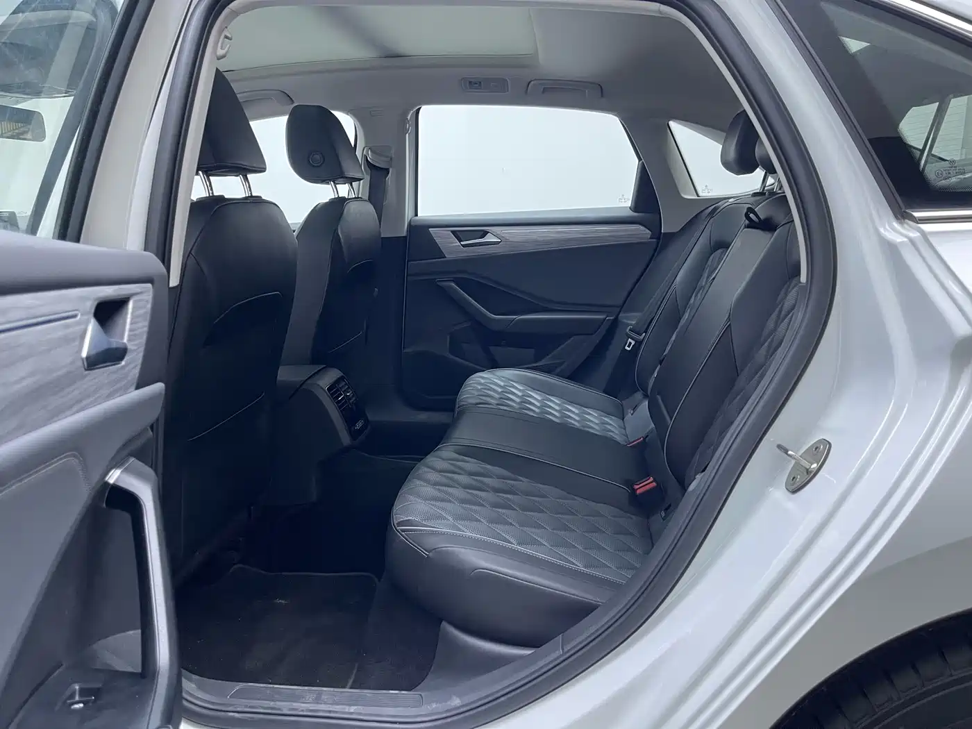 Volkswagen Sagitar 2024 300TSI DSG Surpass Edition фото 11