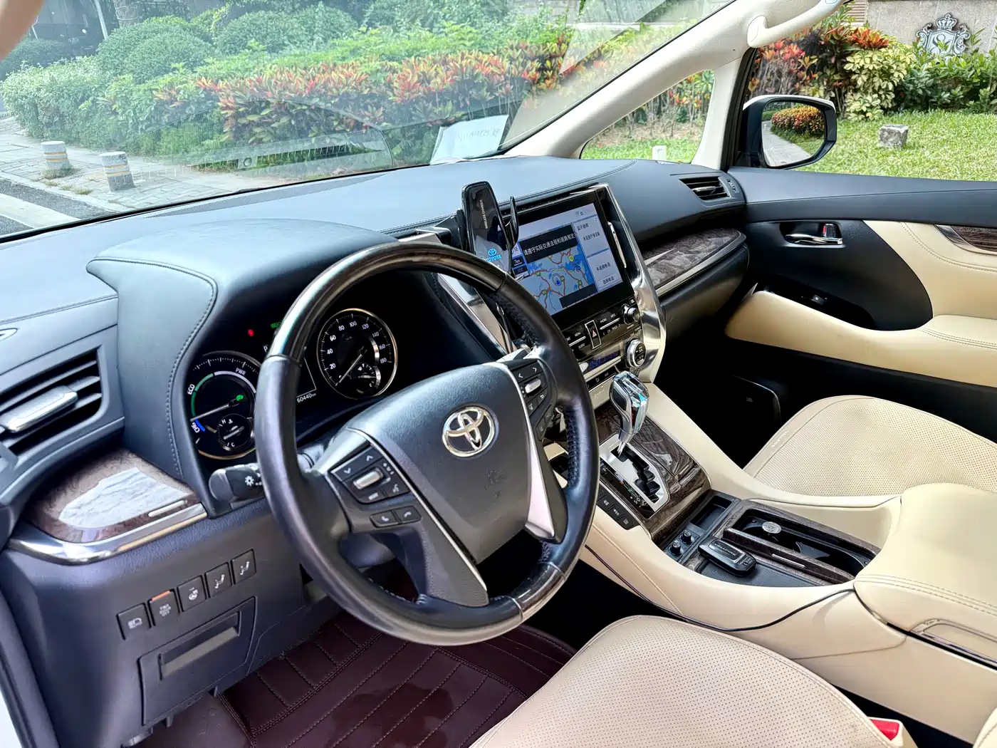 Toyota Vellfire 2021 Crown Hybrid 2.5L HV Premium Edition фото 9