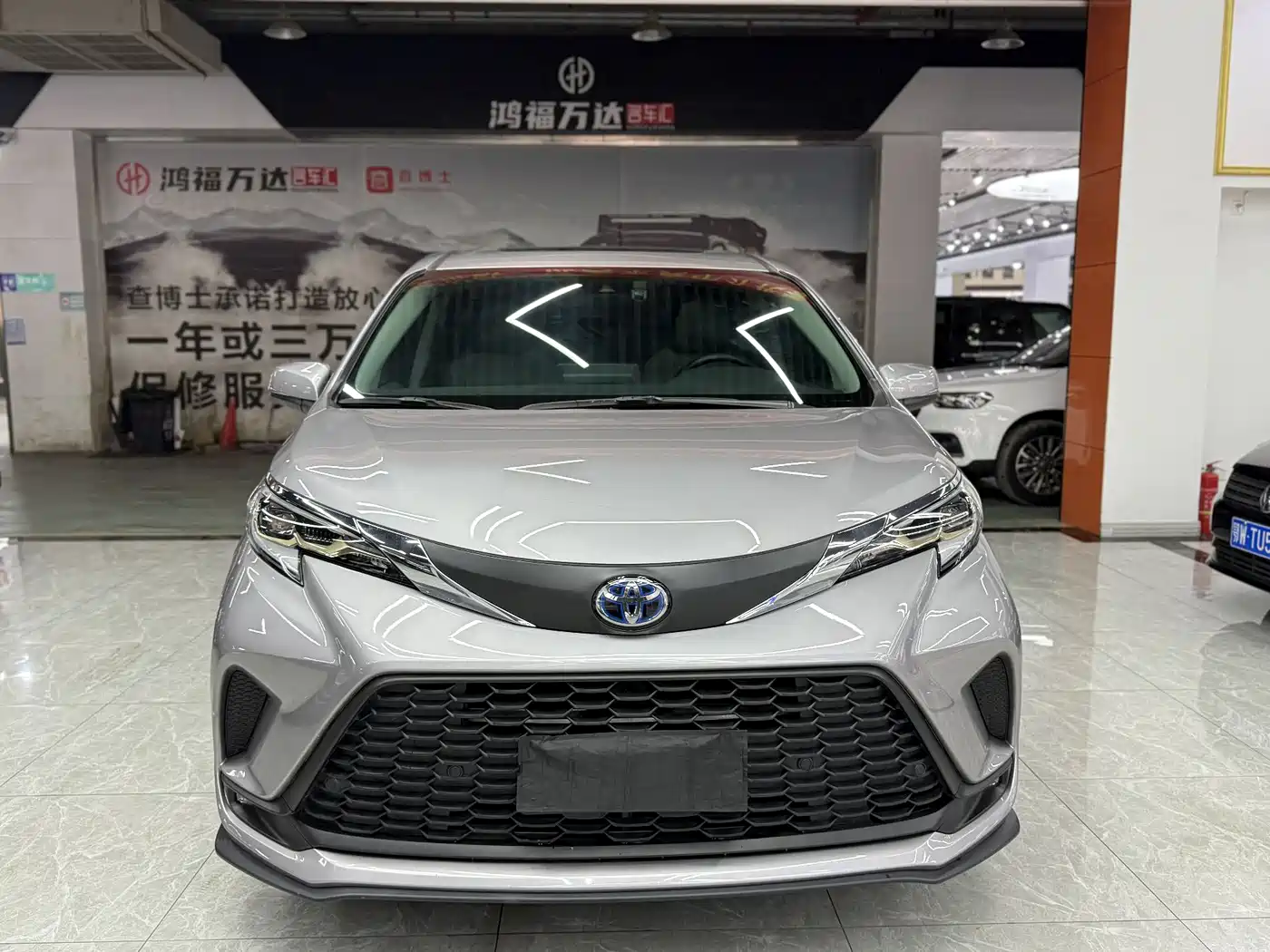 Toyota Granvia 2023 2.5L Hybrid Comfort Edition