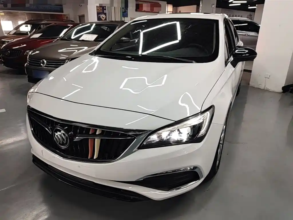 Buick Verano 2018 Sedan 20T Dual Clutch Leading фото 2